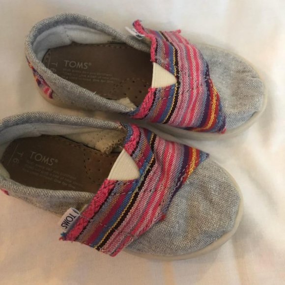 NEW Toms Toddler Classic Canvas Slip On Shoes - Picture 1 of 3